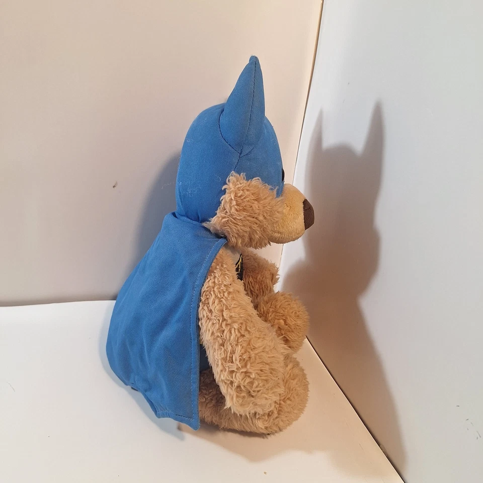 GUND Batman DC Comics Oso de Peluche Malone, Peluche Capa Azul 13" Foto 4 de 4