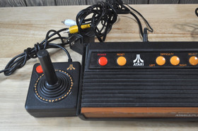 Atari Flashback 2 Game Console W/ 40 Built-In Game & 2 Controllers *Pre-Owned*