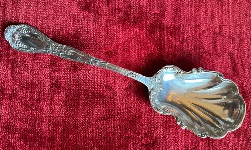 1905 TOWLE/Blackinton Sterling Shell SERVING SPOON VERONA Pattern Grape 7 1/4"