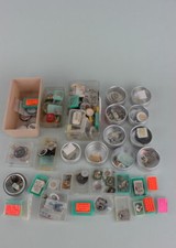 Großes Konvolut Werke und Zifferblätter für Damenarmbanduhren