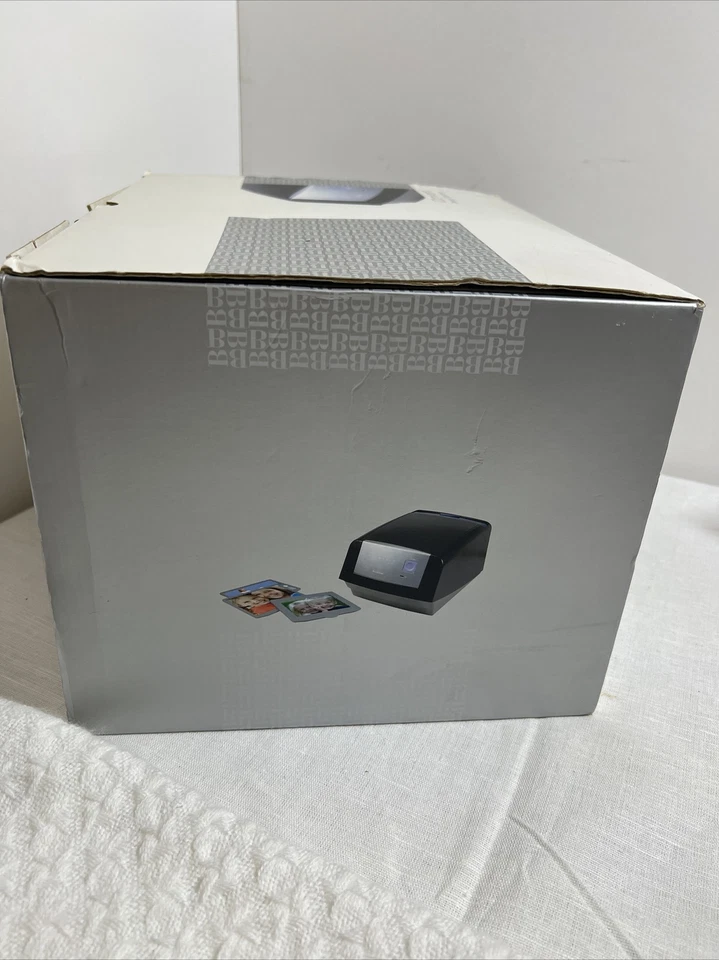 BROOKSTONE - iConvert Photo Scanner - INSTANTLY TURN PHOTOS INTO DIGITAL IMAGES - Image 3 of 4
