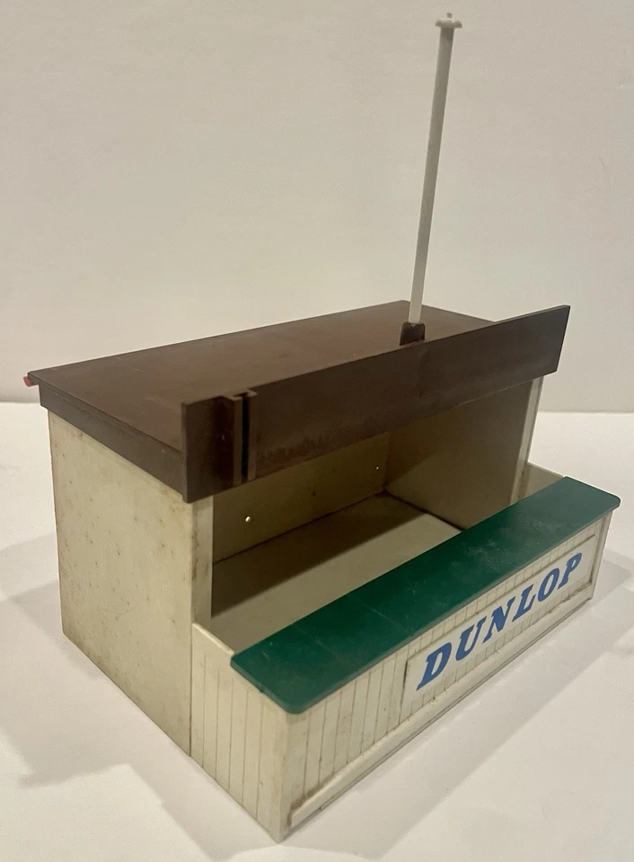 Scalextric 1970’s Racing Pit building with original box. MM /A202 - Image 2 of 4