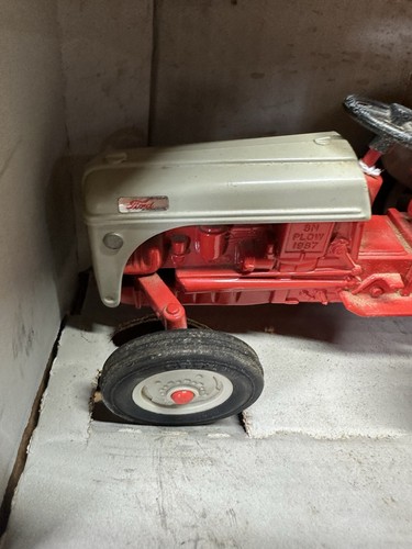 Ertl Ford 8N Tractor with Dearborn Plow 1/16 scale 1987 Vintage Die Cast Toy - Picture 4 of 14