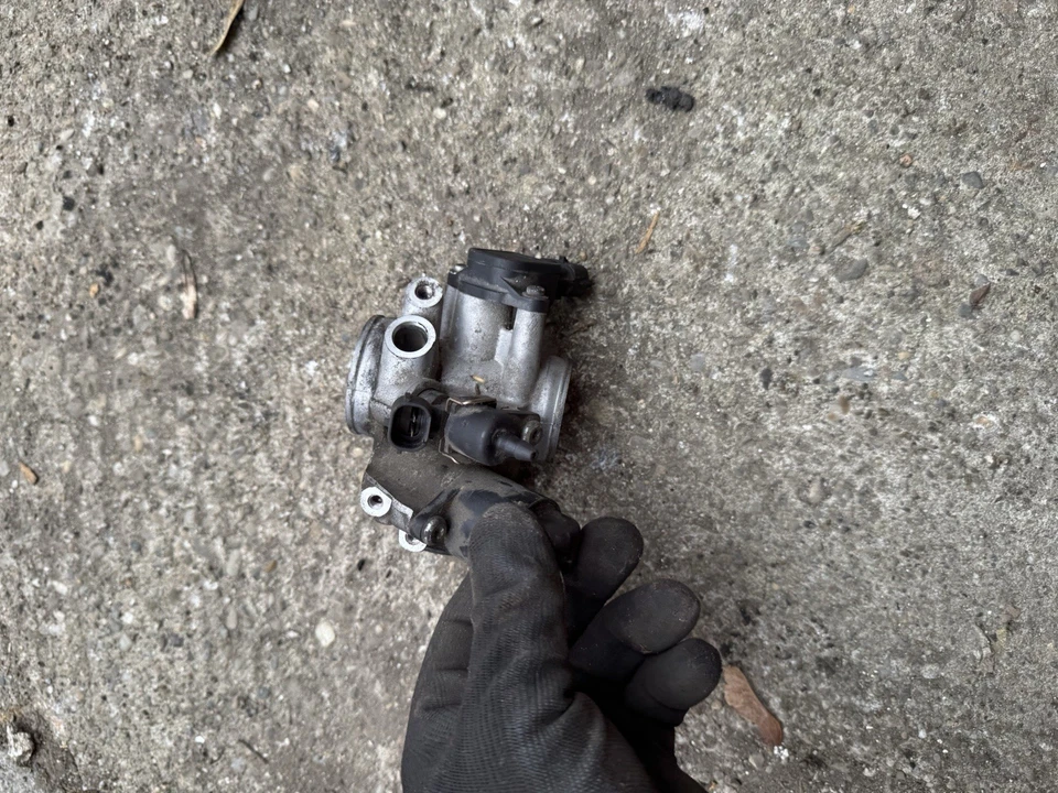 KTM RC 125 DUKE  Bj.14 Drosselklappe Dellorto Einspritzdüse - Bild 3 von 4