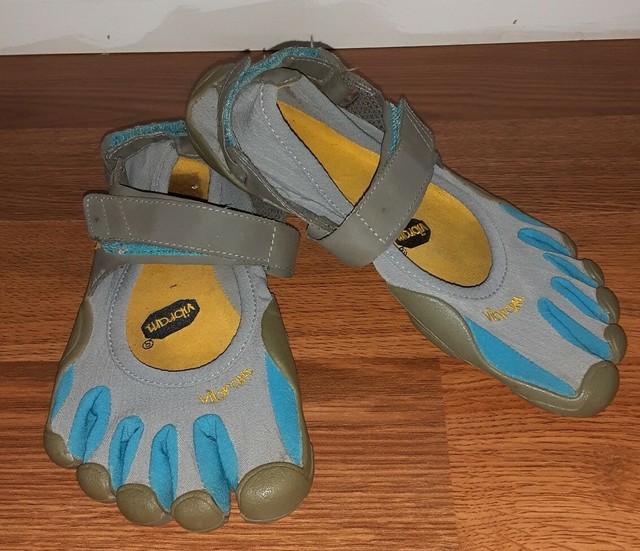 vibram five fingers slippers