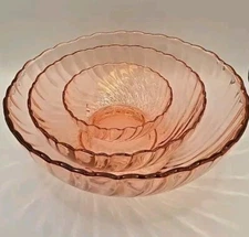 Set of 3 Vtg Nesting Pink Swirl Glass ARCOROC FRANCE ROSALINE Serving Bowls