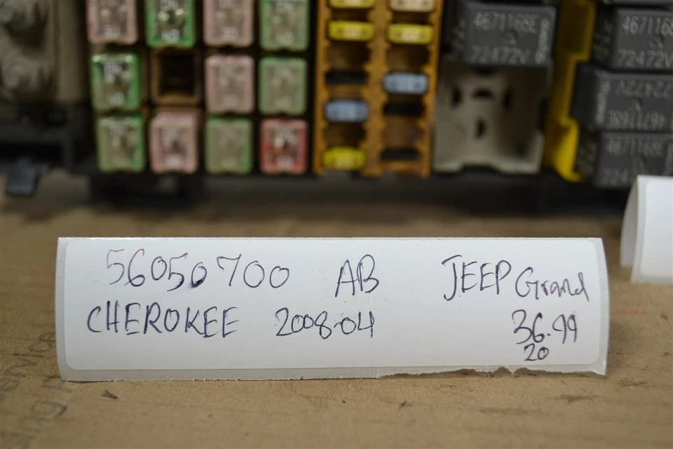 Оригинальный соединитель коробки предохранителей 56050700AB Jeep Grand Cherokee 2000-04 7B1 212 B5 - Изображение 4 из 4