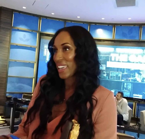 HOF Olympic Gold Winner Lisa Leslie Signed 2022 Panini - WNBA Prizm Basketbal... - Picture 7 of 8