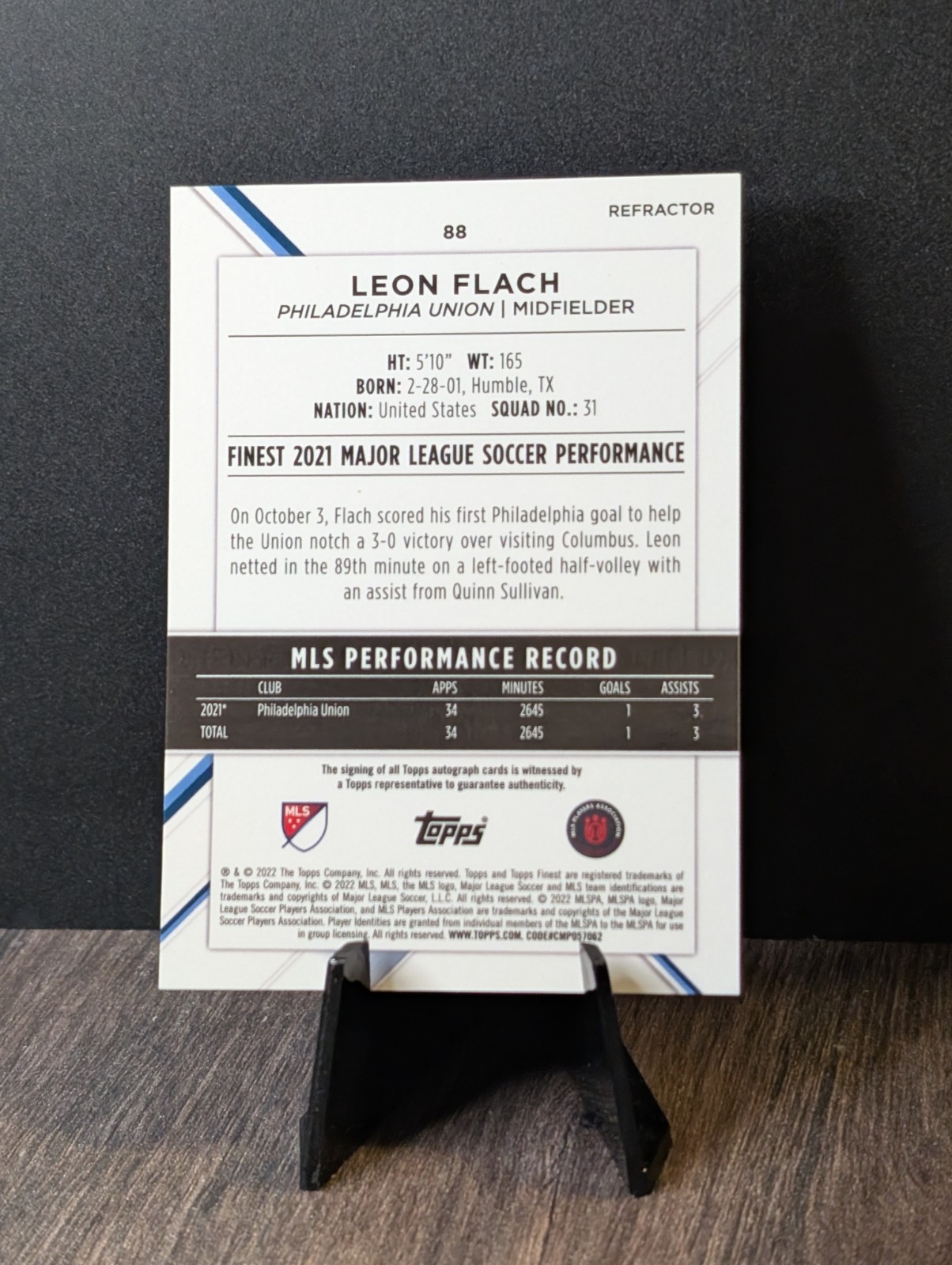 2022 Topps Finest MLS Leon Flach Refractor Rookie Auto RC #88 view 2