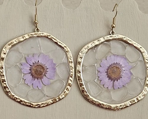 Authentic Lake Erie Beach WHITE GLASS & LAVENDAR FLOWER in Resin GOLD EARRINGS 