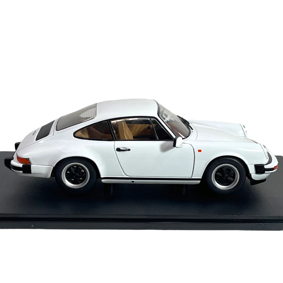 Modellino Auto Solido 1/18 Porsche 911 930 SC White 1974 - Immagine 3 di 4