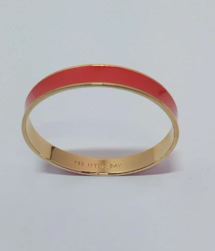 "RED LETTER DAY" Kate Spade smalto arancione su metallo tono oro nuovo con etichetta SM