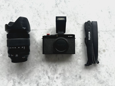 Great Condition - Fujifilm X-E4 + XF 18-135mm Lens Kit & mini-flash