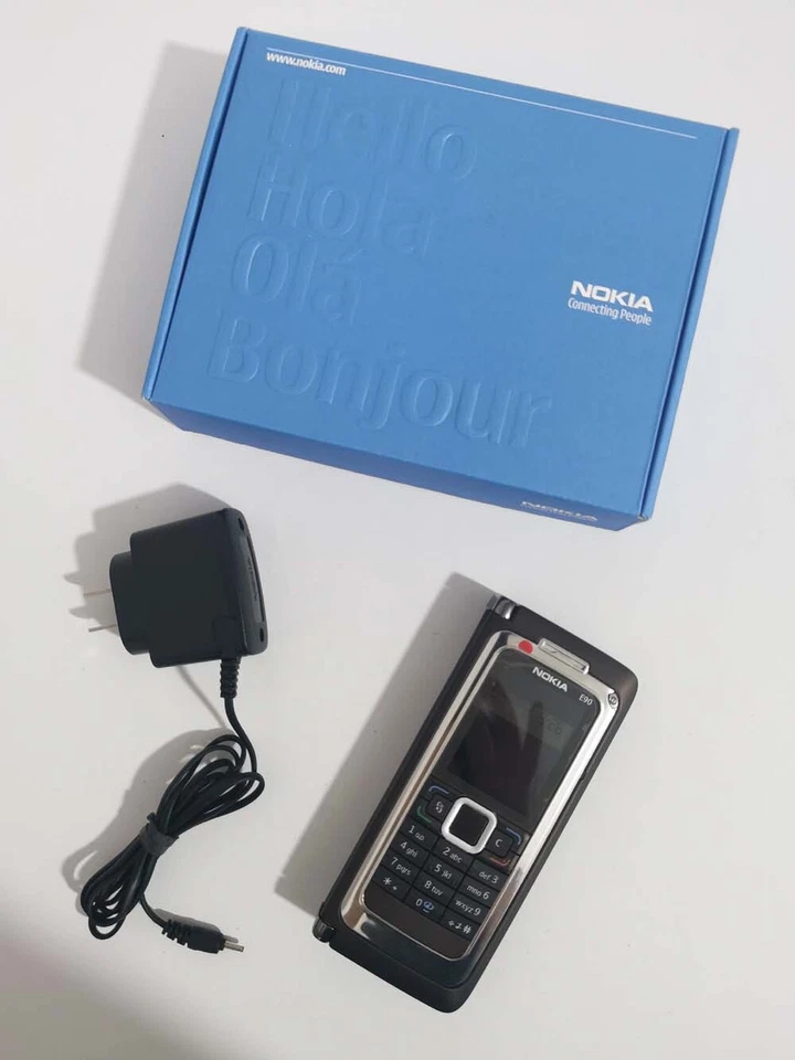 Nokia E Series E90 Communicator Symbian Business KeyboardSmartphone (Unlocked) - Image 4 of 4