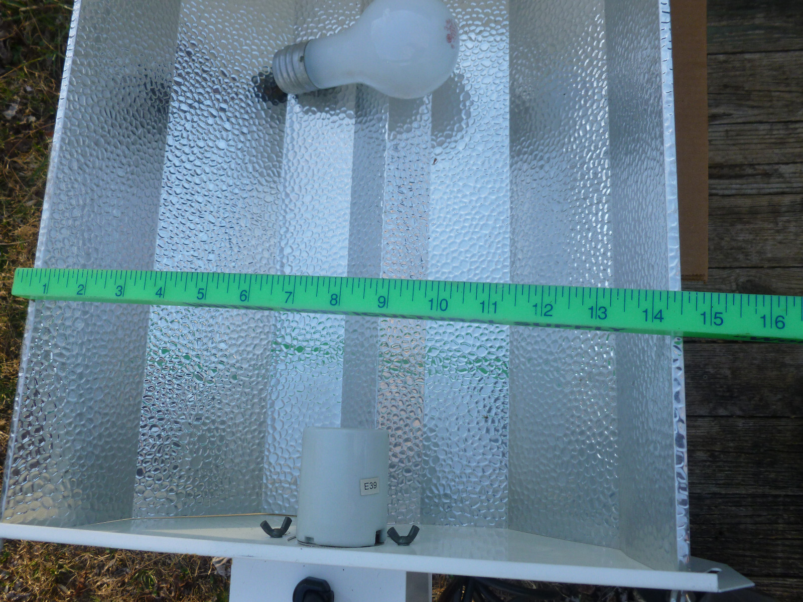 DL Wholesale Grow Light Basic Enclosed Reflector Hood/ 300-watt Incandescent 