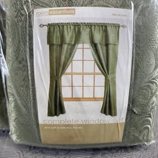 ROOM ESSENTIALS Two Complete Window Panel W/ Valance & Tiebacks Green Paisley
