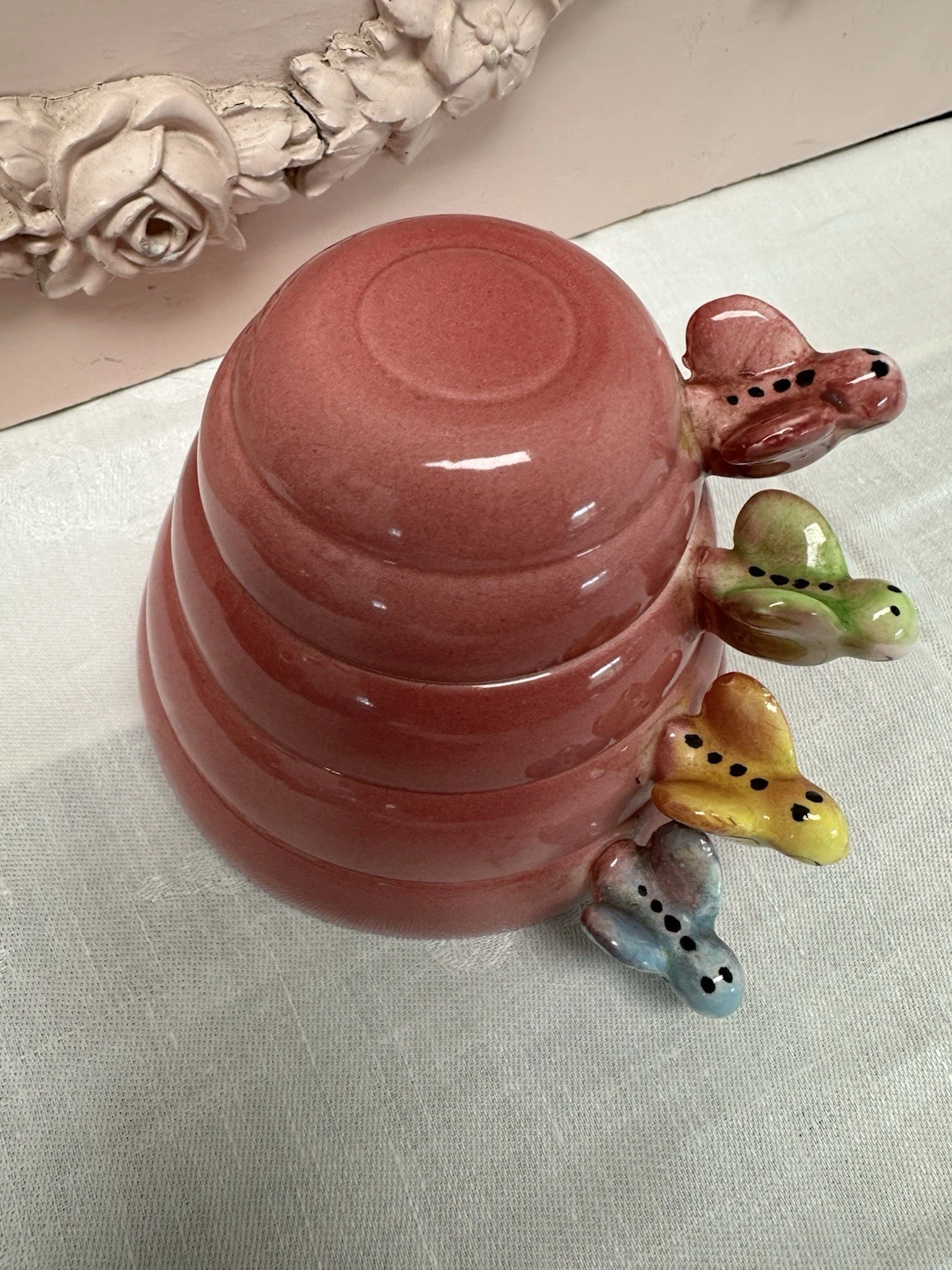 SET 4~VINTAGE Victor Goldman PINK Bee Hive Ceramic MEASURING Cups! XLNT Kitsch!