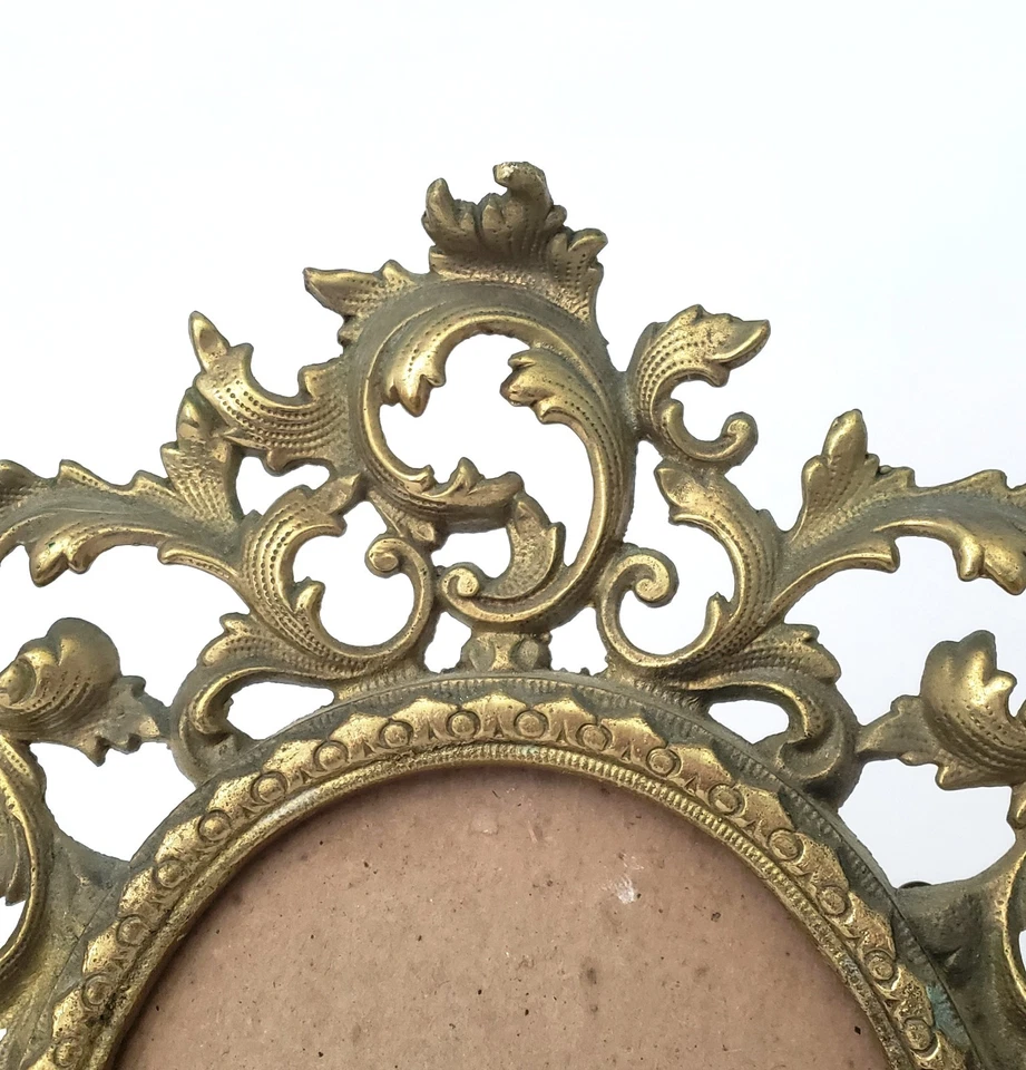 Marco de latón ovalado ornamentado vintage plegable soporte trasero estilo rococó Foto 2 de 4