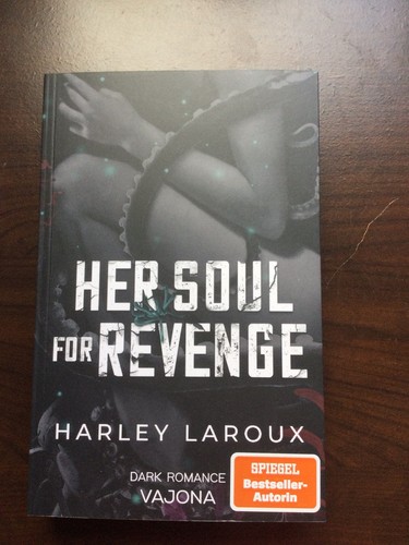 Harley Laroux Her Soul For Revenge, 2025 mit Farbschnitt