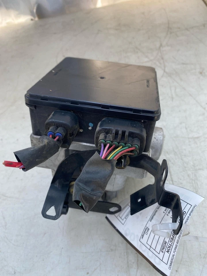 2002 TOYOTA PRIUS Sedan Anti Lock Brake Pump Module Assembly 1.5 L 4 Cylinder - Image 3 of 4