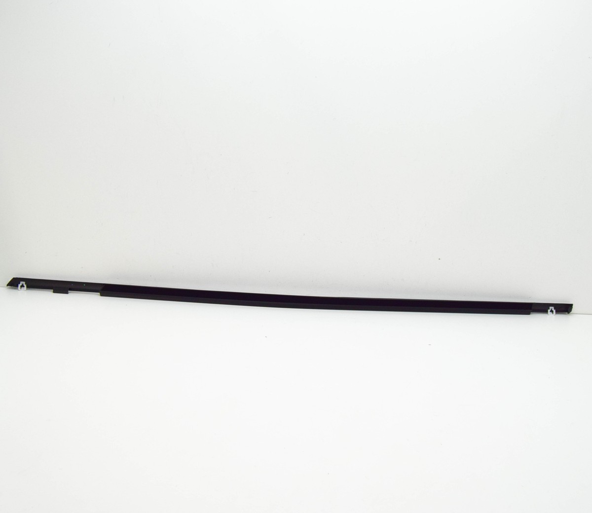VOLVO XC60 MK2 Front Right Door Window Belt Trim Strip 32237241