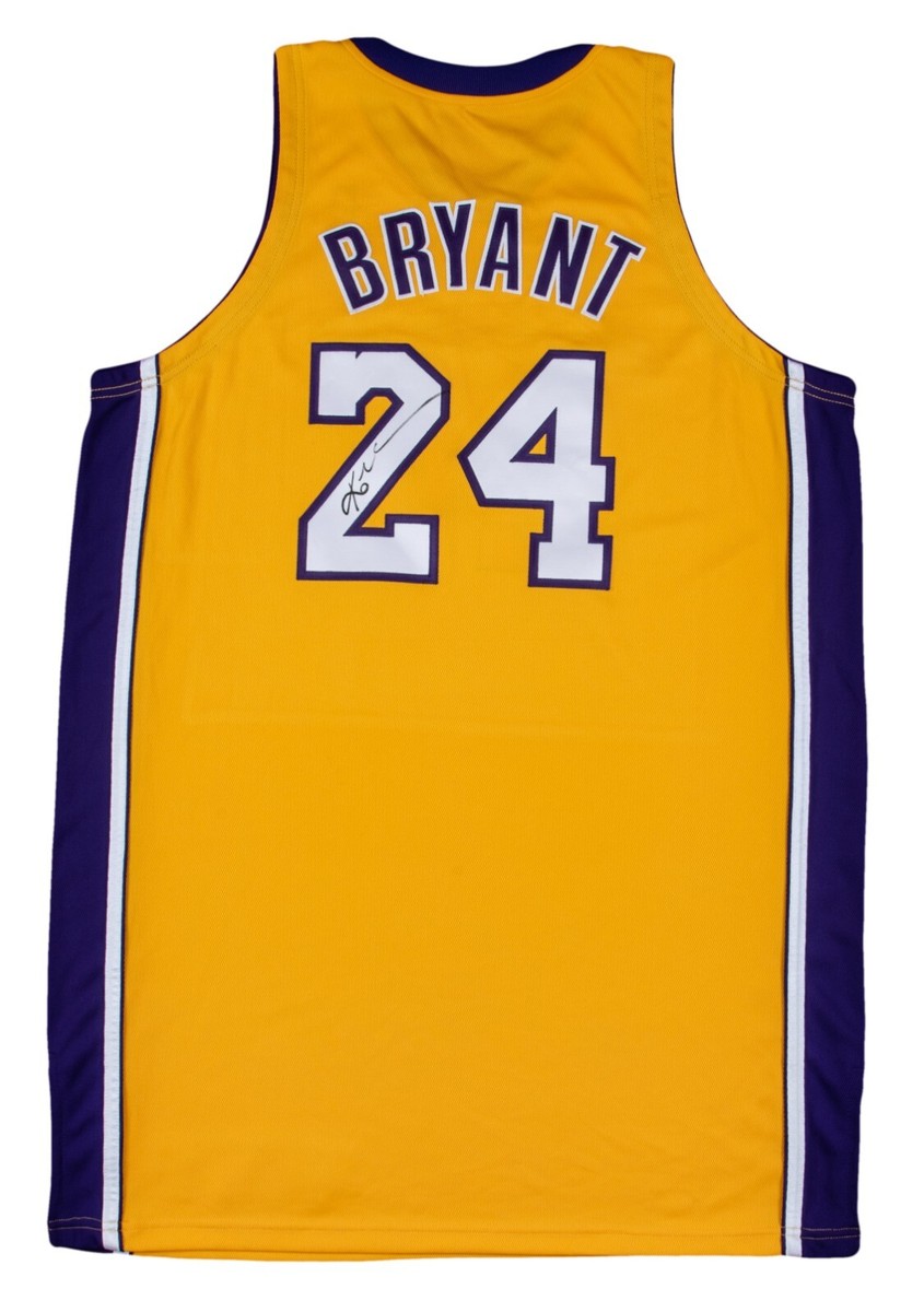 Kobe Bryant Signed Game Used 2007-08 Los Angeles Lakers Kobe Bryant Signed Game Used 2007-08 Los Angeles Lakers