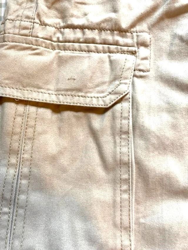 St. John Khaki beige cargo shorts size 34 - NWT lots of pockets - Image 4 of 4