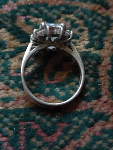 Très belle bague décor strass / Zircon, en argent massif