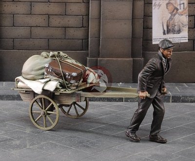 Royal Model 1/35 Evacuee Pulling Loaded Cart (Figure & Cart w/Load included) 628