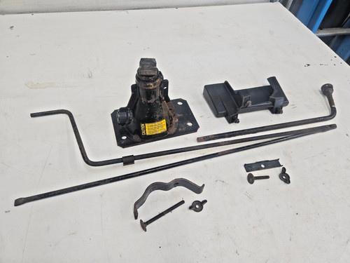 JACK SYSTEM AND MOUNT CHEVY GMC TRUCK 81-87 SUBURBAN BLAZER 81-91 K5 C10 K10