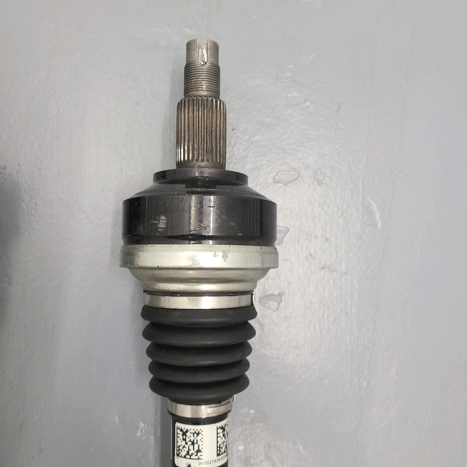 2022-2024 MASERATI MC20 LEFT AXLE OEM# 10491678