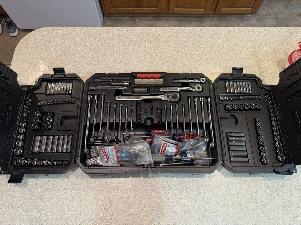 Craftsman 192 pc Tool Set SAE Metric Ratchet Sockets Wrenches 33192 USA - Image 3 of 4