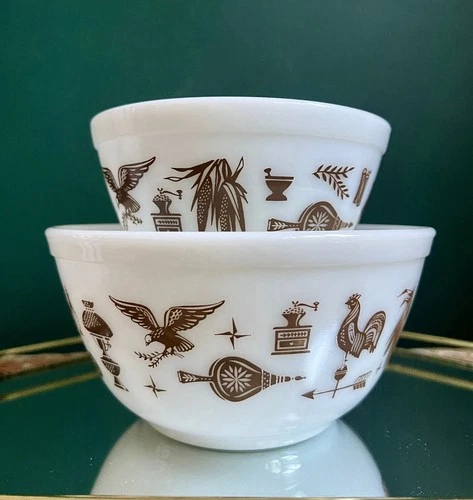 Vintage Pyrex Early American Americana Nesting Mixing Bowls 401 403 Brown MCM
