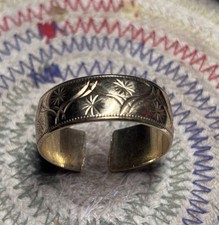 Vintage Open adjustable band 9ct yellow gold Engraved floral starburst pattern