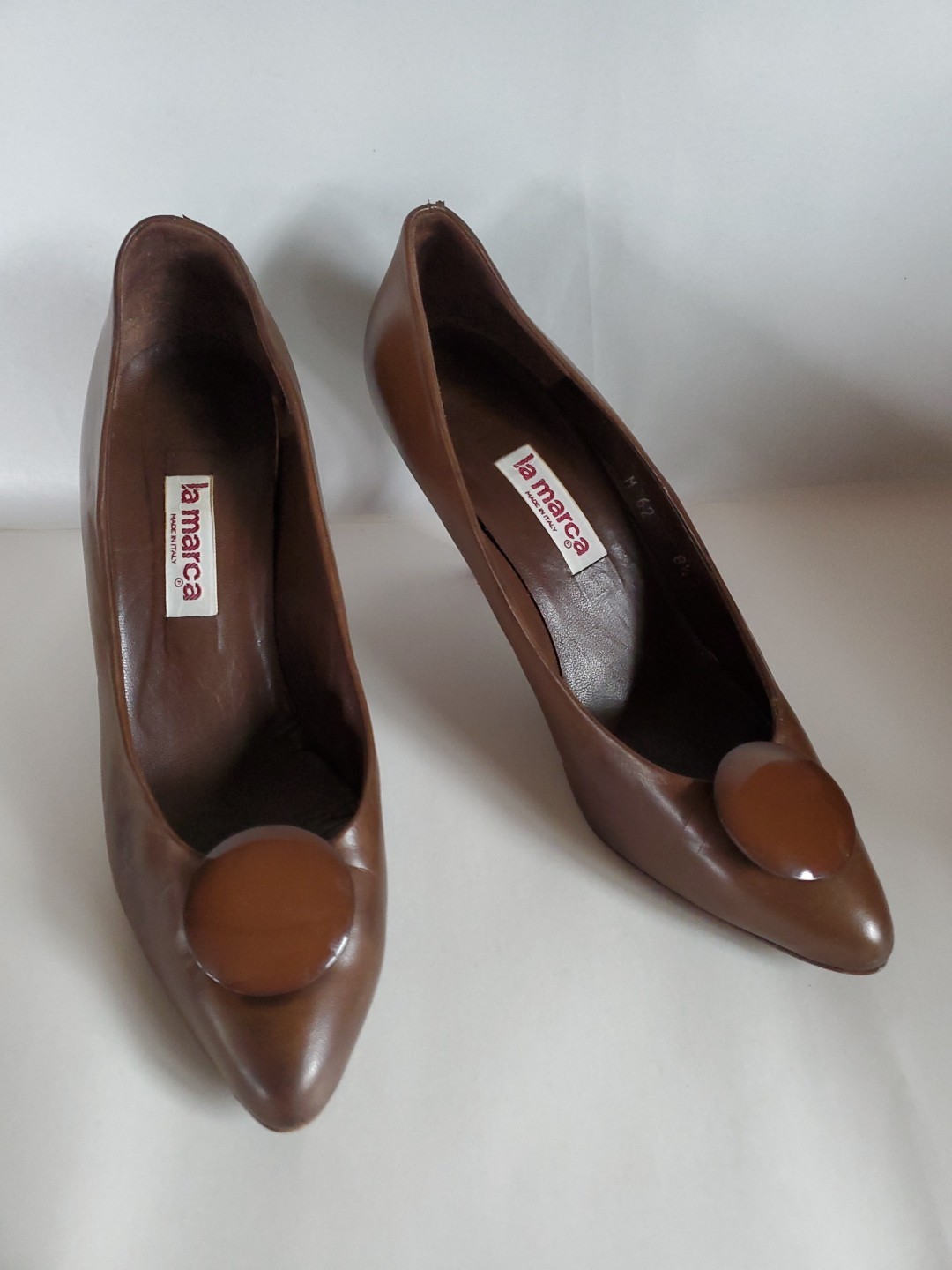 Vintage La Marca Size 8.5 B Brown Pumps Round Button Embellishment High Heels