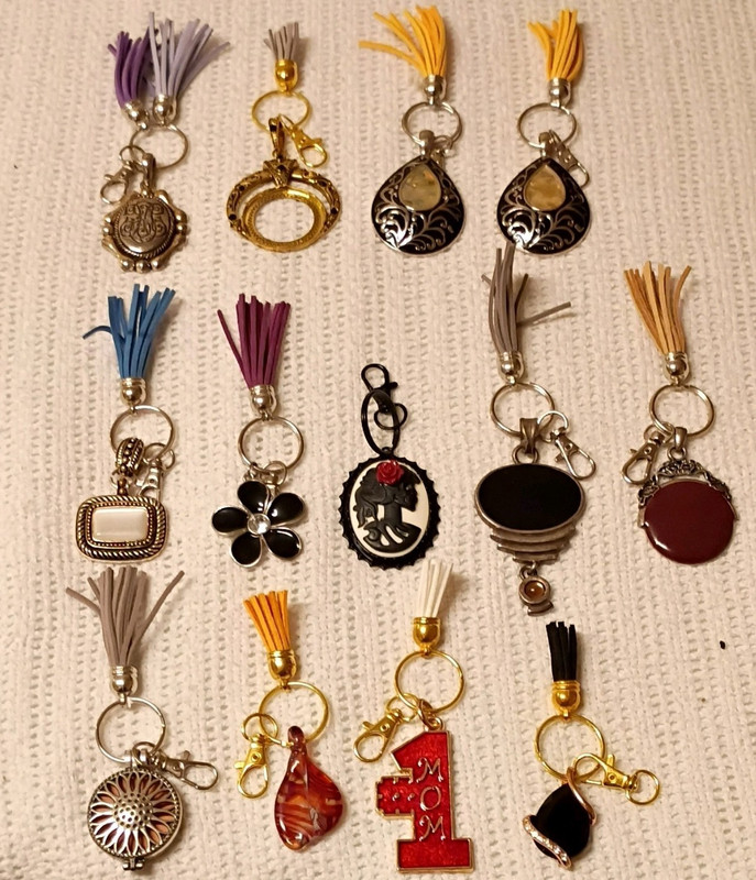 Lot of 13 Multicolor Metal Tassel Key Chains Detachable Charms Mom Flower