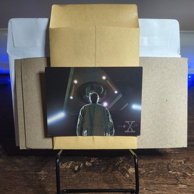 ''The UFO above'' 1995 Topps The X-Files Season One #51 NM -Free Shipping!-