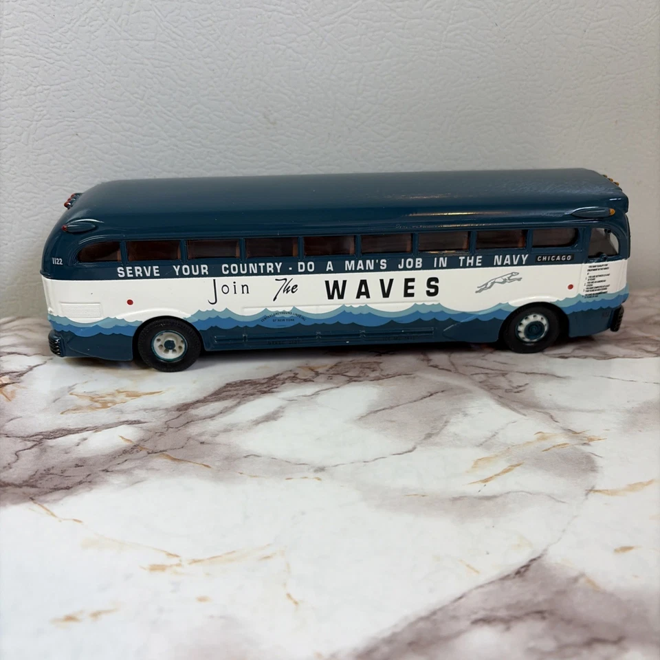 1995 Corgi Classics Greyhound Lines GM  Join The Waves Diecast Bus # 98473 NIB - Image 3 of 4