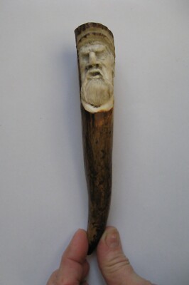 NEU Hirschhorn Souvenir Handarbeit Made in Latvia Länge 18 cm. Durchmesser 3 x 4 cm.