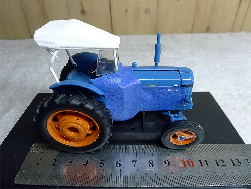 Universal Hobbies 1/32  Ford Power Major Sirocco Tractor Diecast Model UH5306 - Image 4 of 4