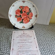 Royal Albert The Queen Mother's Favourite Flowers "Elizabeth Of Glamis" Plate.