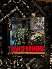 IN HAND TRANSFORMERS AGE OF THE PRIMES LEADER THE THIRTEEN LIEGE MAXIMO FIGURE