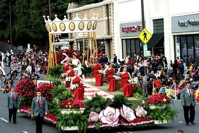 Photo:Pasadena California 2013 Rose Parade Rose Queen Royal Court Float