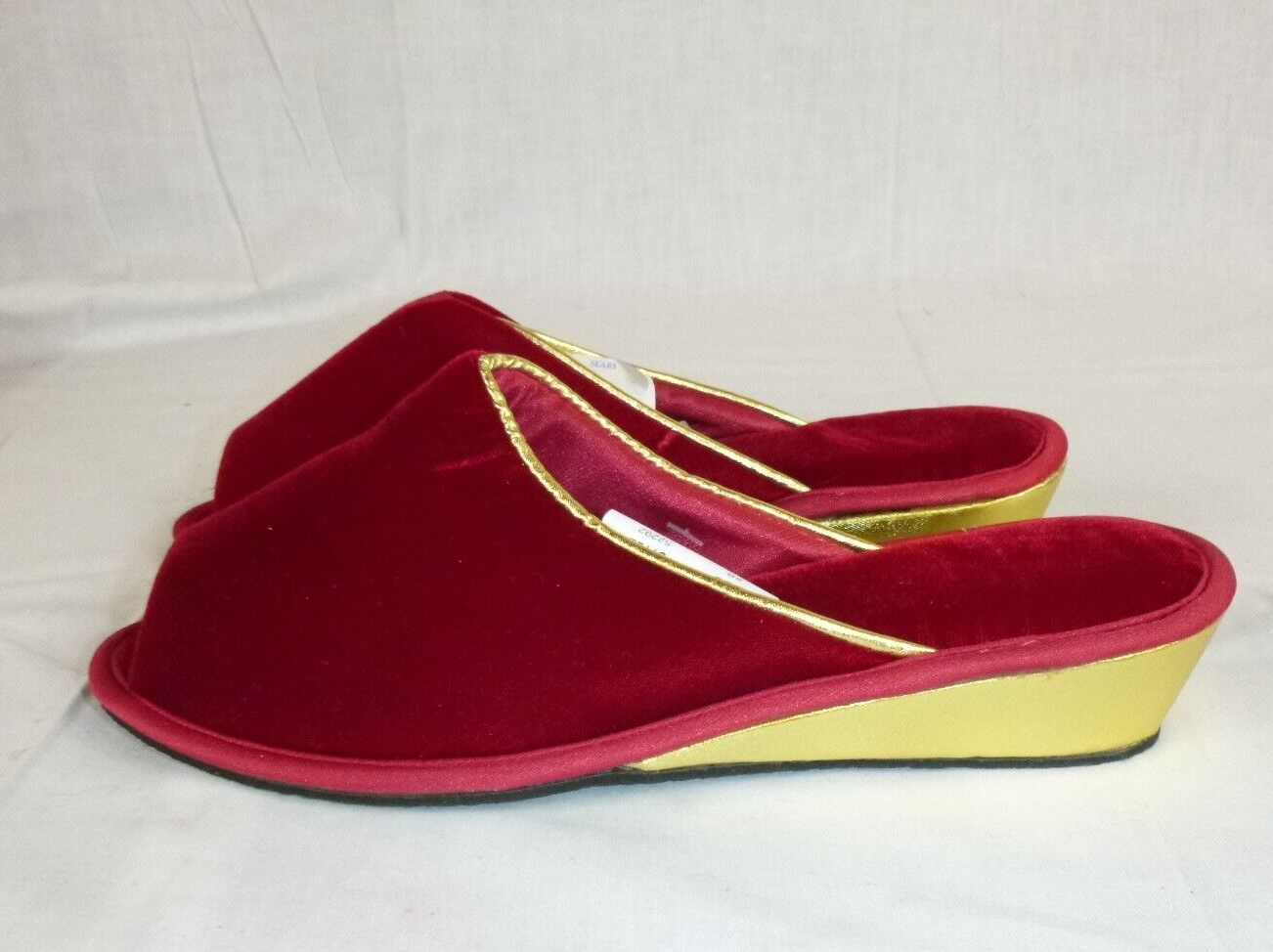 PANTOFOLA D’ORO NOS Vintage Sears Deep Red Velvet con accenti oro metallizzato ciabatte slide taglia 8B