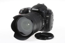 Nikon D90 con AF-S DX 18-105mm f/3,5-5,6 G ED VR - SNr: 6223672