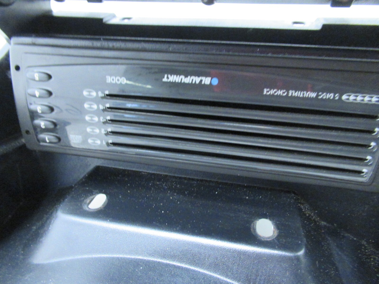 04-08 MASERATI QUATTROPORTE CD CHANGER STORAGE COMPARTMENT OEM