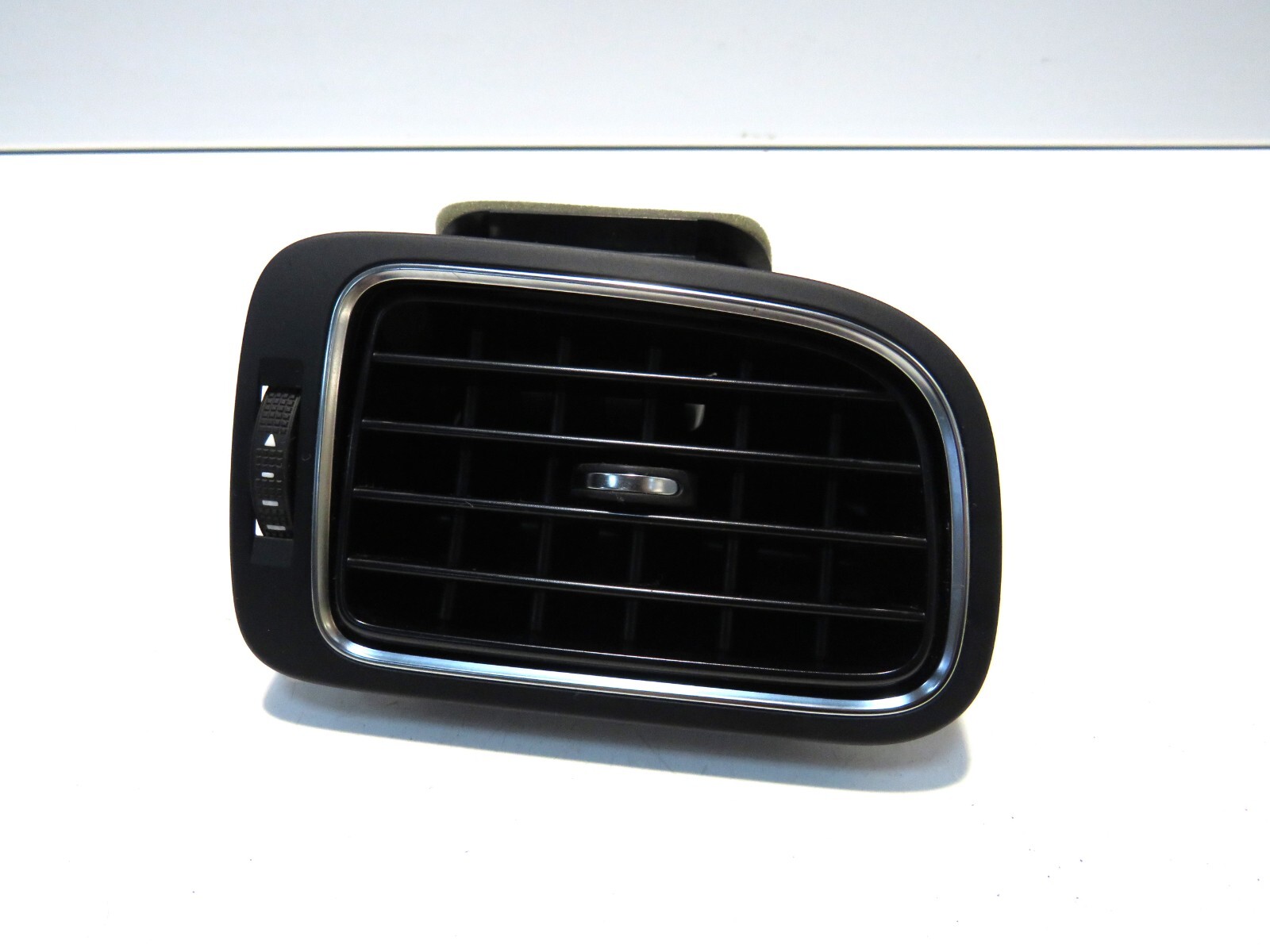 VW POLO 2014-17 OFFSIDE RIGHT FRONT DASHBOARD AIR VENT 6C0819704A          Q5532