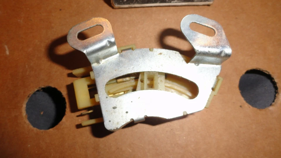 Interruptor de seguridad neutro Pontiac T1000 1981-82 Chevrolet Chevette 1978-82 nuevo de lote Foto 3 de 4