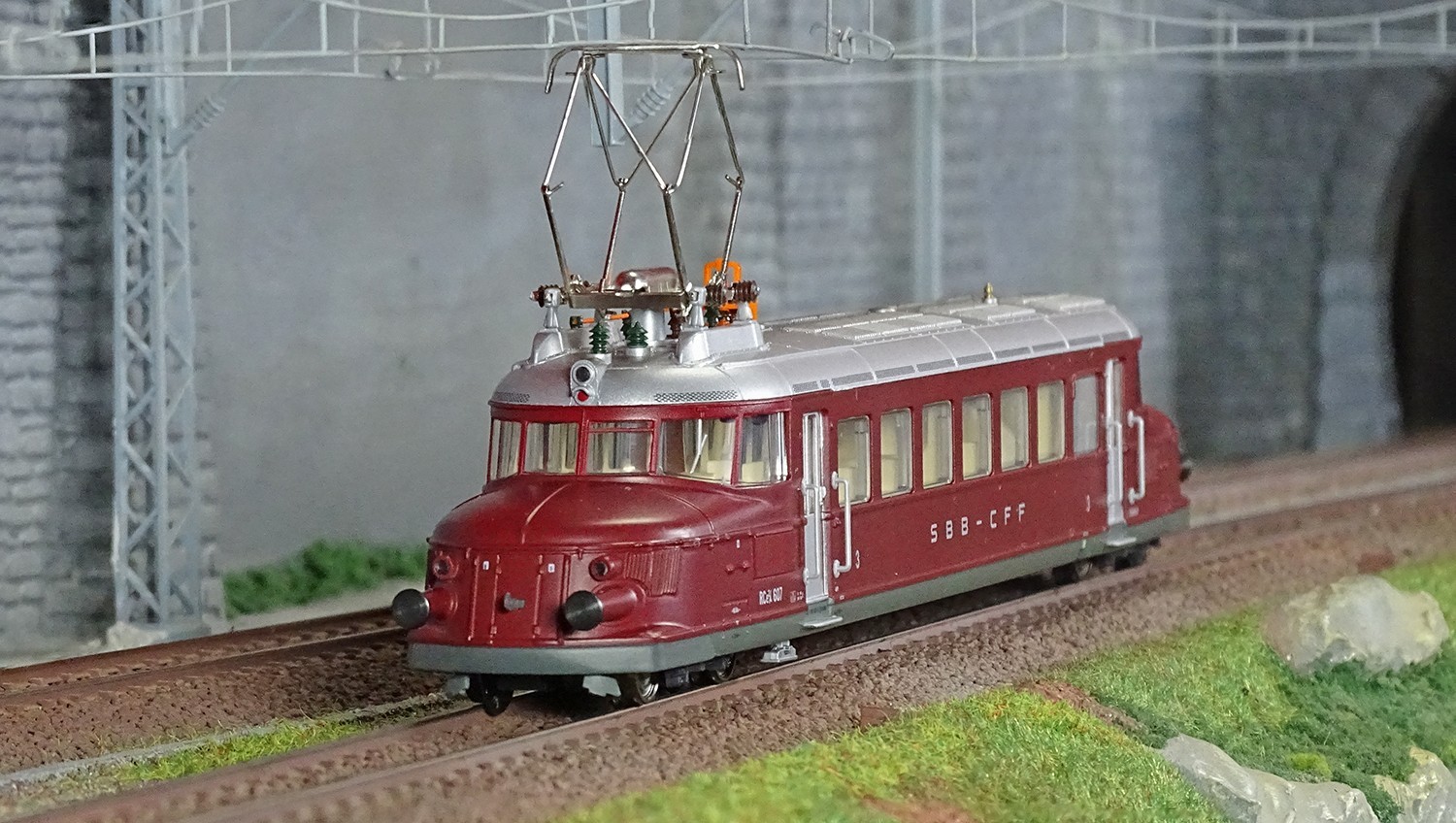 Autorail électrique rapide RCe 2/4 607 Roter Pfeil Trix 25860 digital SBB