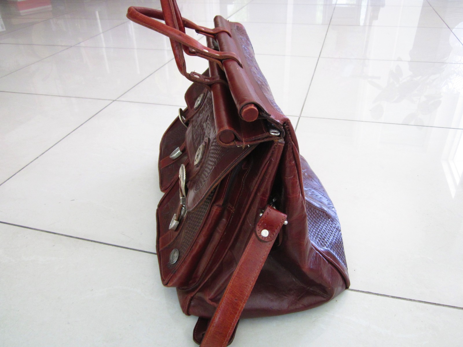 American West TRAVEL Bag VINTAGE Tooled Leather Studded w Buckle & Clip Pouch image 6